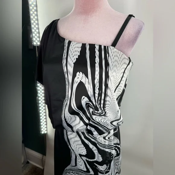 EUC Jessica Simpson One Shoulder Dress - Picture 5 of 8